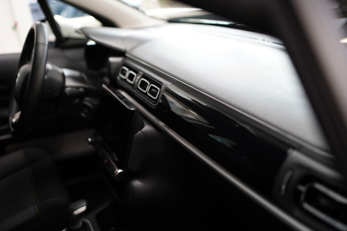 Fahrzeugabbildung Citroën C3 PureTech 110 EAT6 Shine Automatik Sitzheizung