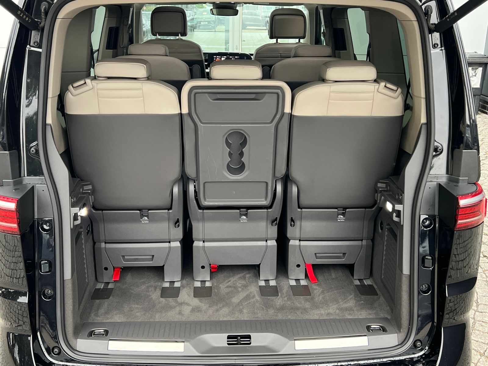 Fahrzeugabbildung Volkswagen Multivan T7 Style 2.0 TDI DSG *AHK, IQ.Light, Pa