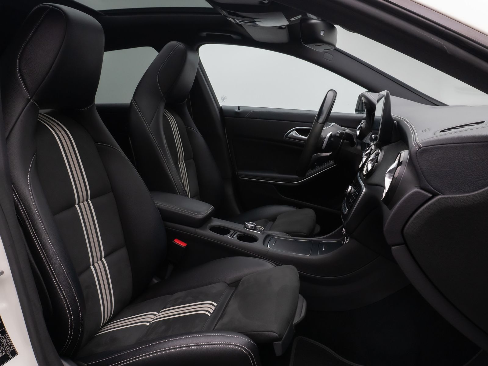 Fahrzeugabbildung Mercedes-Benz CLA 220 Shooting Brake /d 4Matic AMG Pano Standh