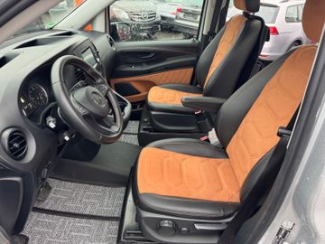 Mercedes V 220 - 4