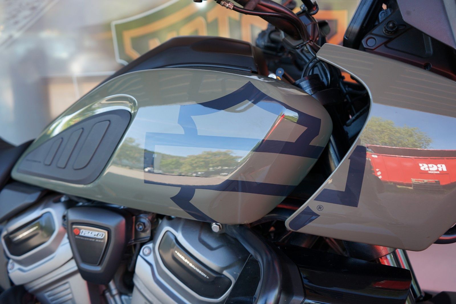 Fahrzeugabbildung Harley-Davidson Pan America Special RA 1250 S mit Jekill & Hyde