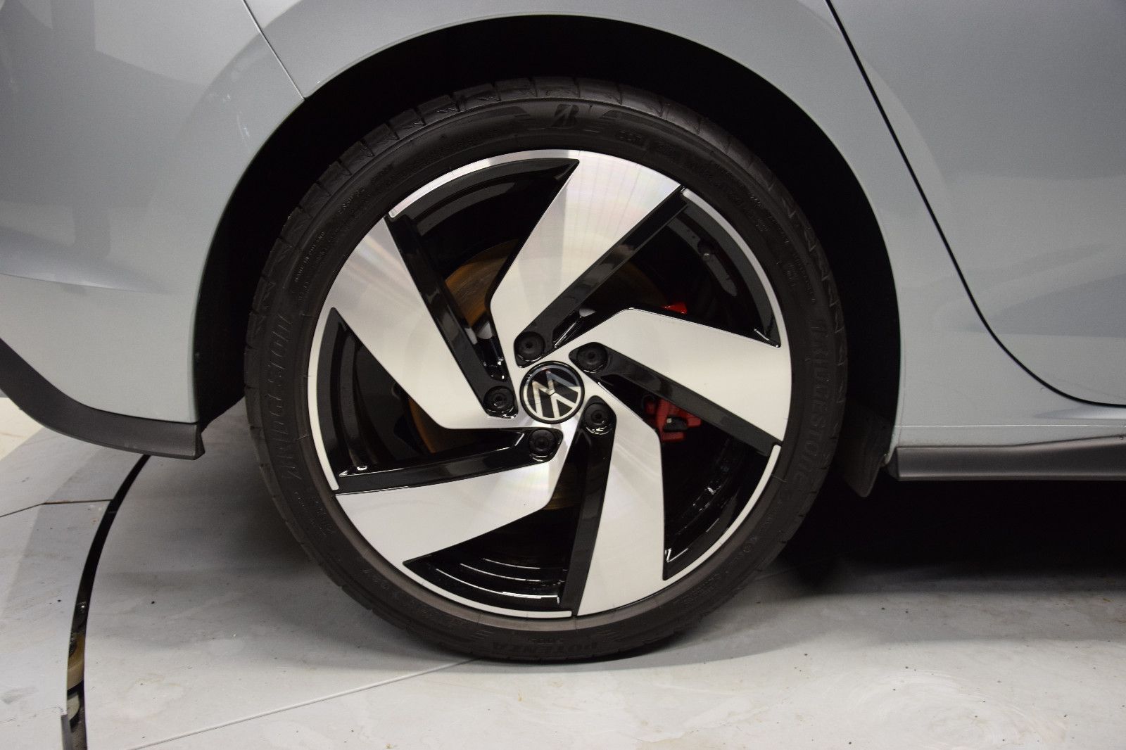 Fahrzeugabbildung Volkswagen Golf 2.0 TSI GTI Panorama DCC H&k ACC Kamera