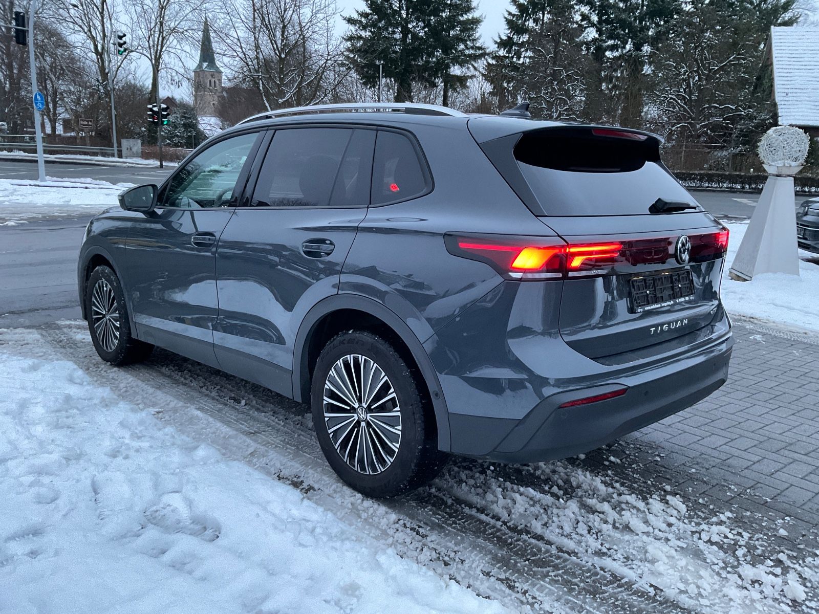 Fahrzeugabbildung Volkswagen Tiguan 1.5 eTSI DSG Life,Kamera,ACC,LED