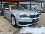 BMW 520d Touring*LED*Kamera*AHK*Head up* El. Sitze* - silberne BMW 520