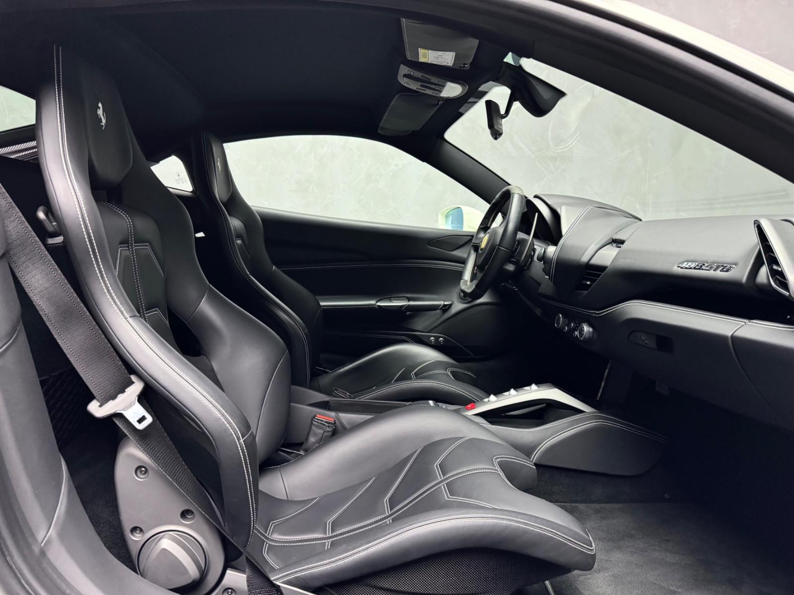 FERRARI 488 GTB CARBON RACING