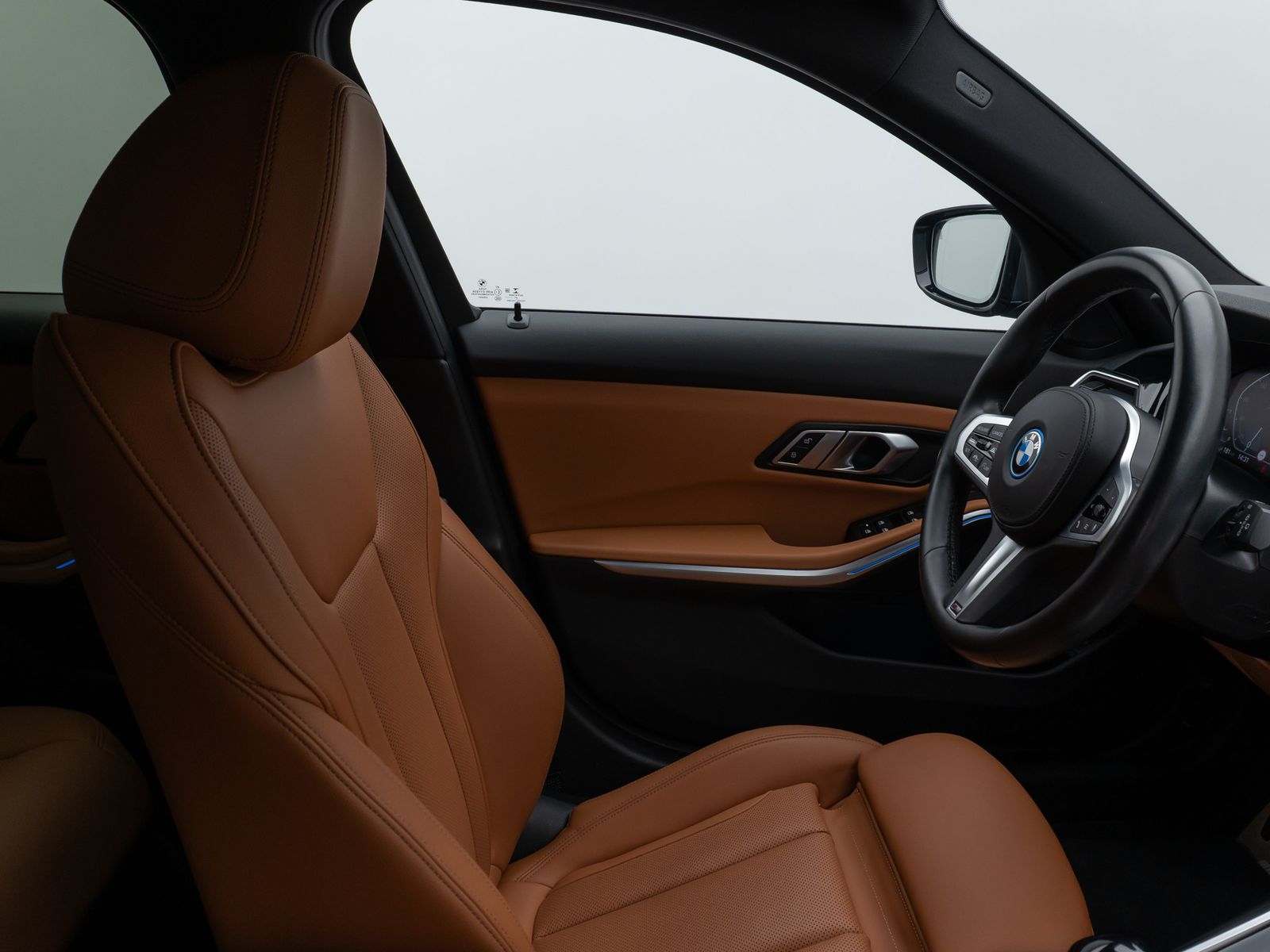 Fahrzeugabbildung BMW 330e  M Sport Kamera Laser HUD DAB HiFi Komfort