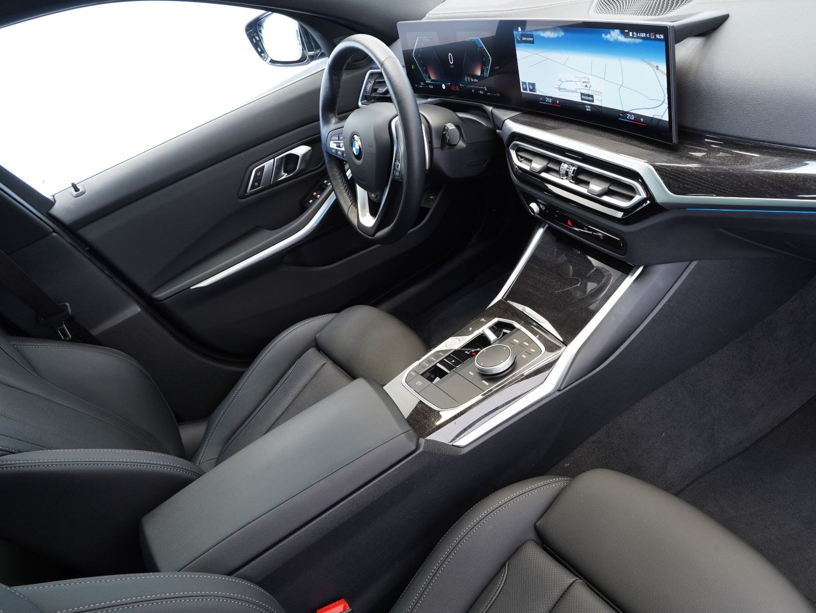 Fahrzeugabbildung BMW 320 d xDrive Touring LED/NAVI/ACC/PANORAMA