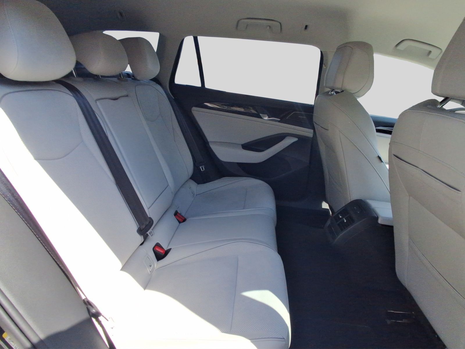 Volkswagen Passat Variant - Bild 7