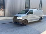 Toyota Hiace 2,5D-4D 4WD - Toyota Hiace: mit Klimaanlage