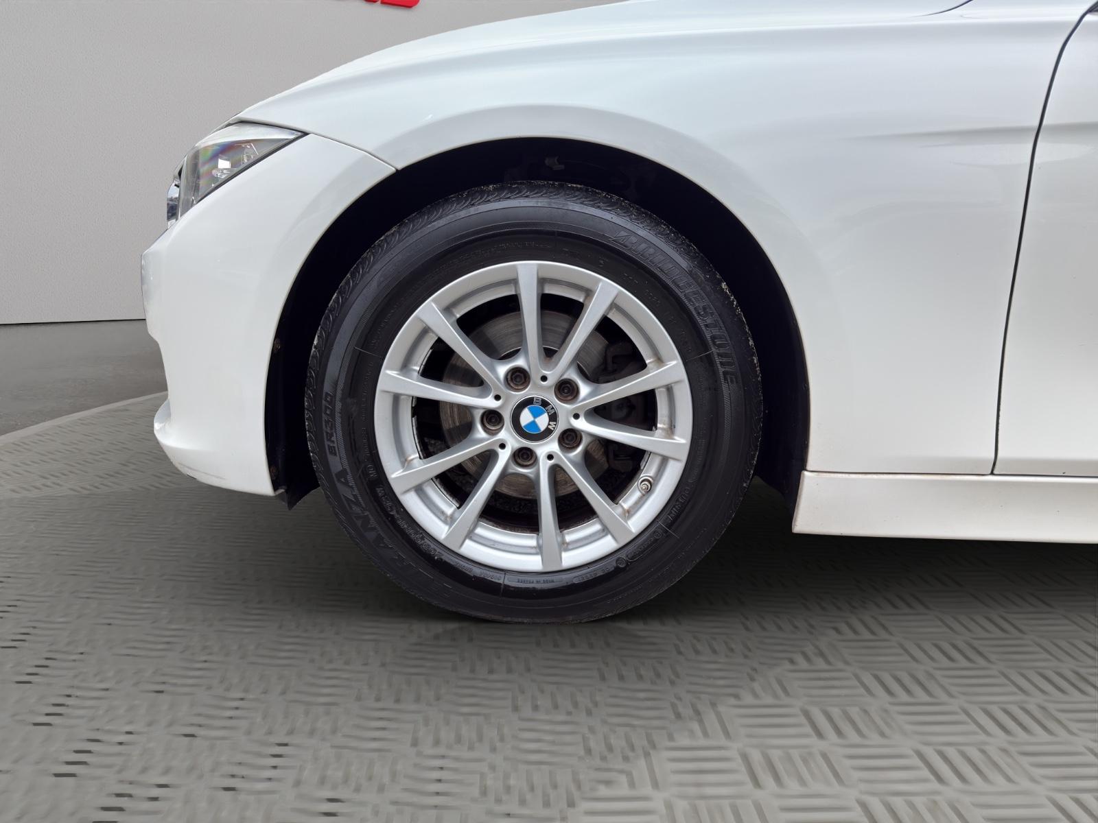 BMW 318 2014 — photo 20