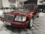 Mercedes-Benz W124  E300 D T Model AKTIV sehr gute Ausstattung - Oldtimer mit Diesel-Antrieb: Kombi