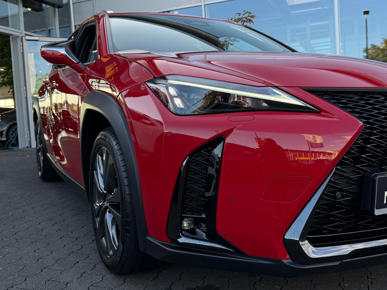 Fahrzeugabbildung Lexus UX 300 h F Sport Design LED NAV ACC RFK SHZ