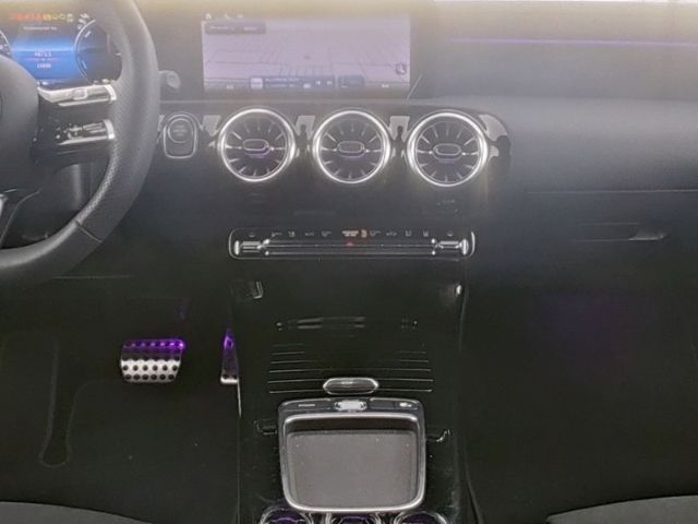 Mercedes-Benz CLA 250 Shooting Brake e AMG Line Premium Night foto 5