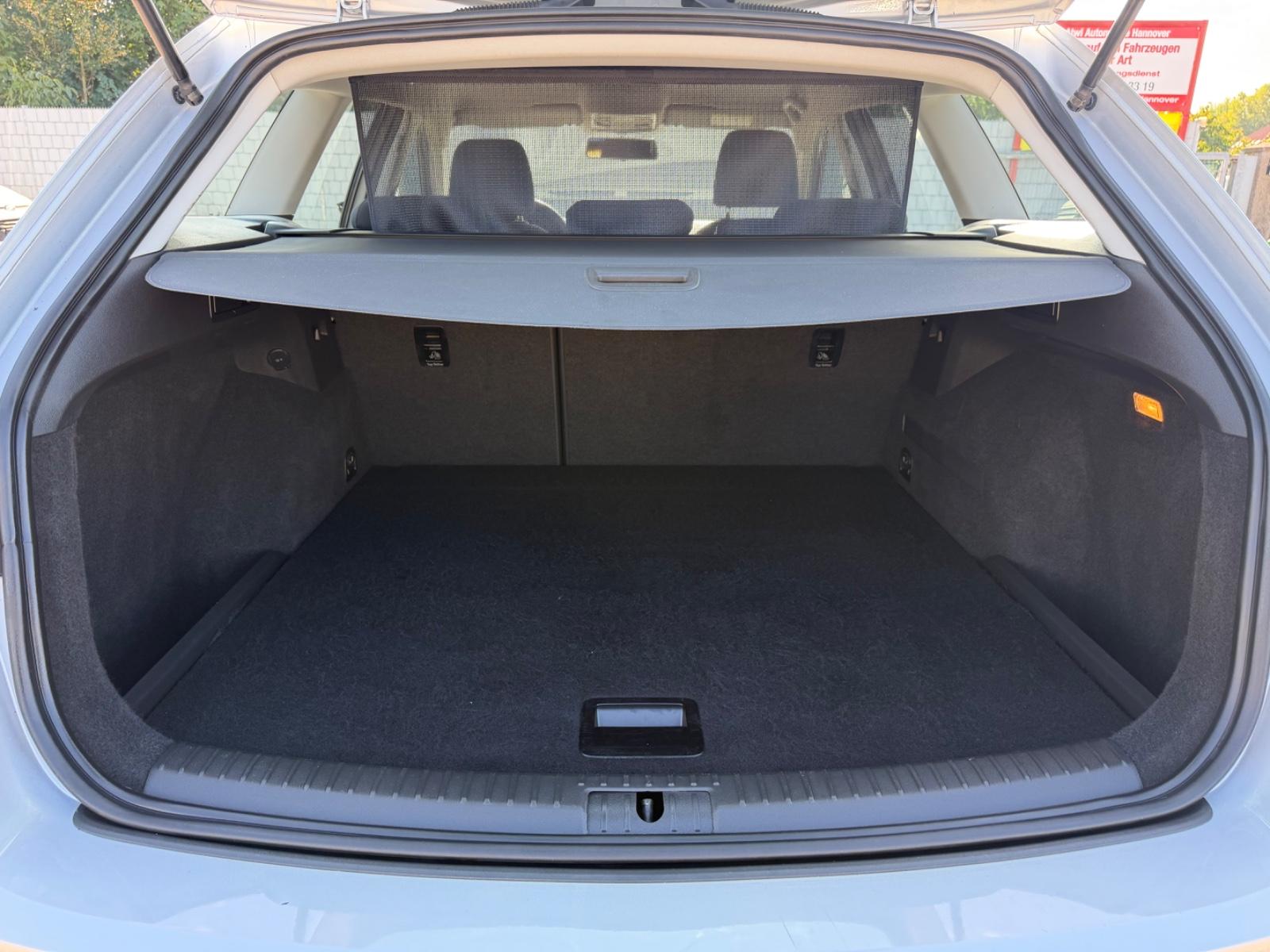 Seat Leon ST Reference Sportsitze Sport Lenkrad