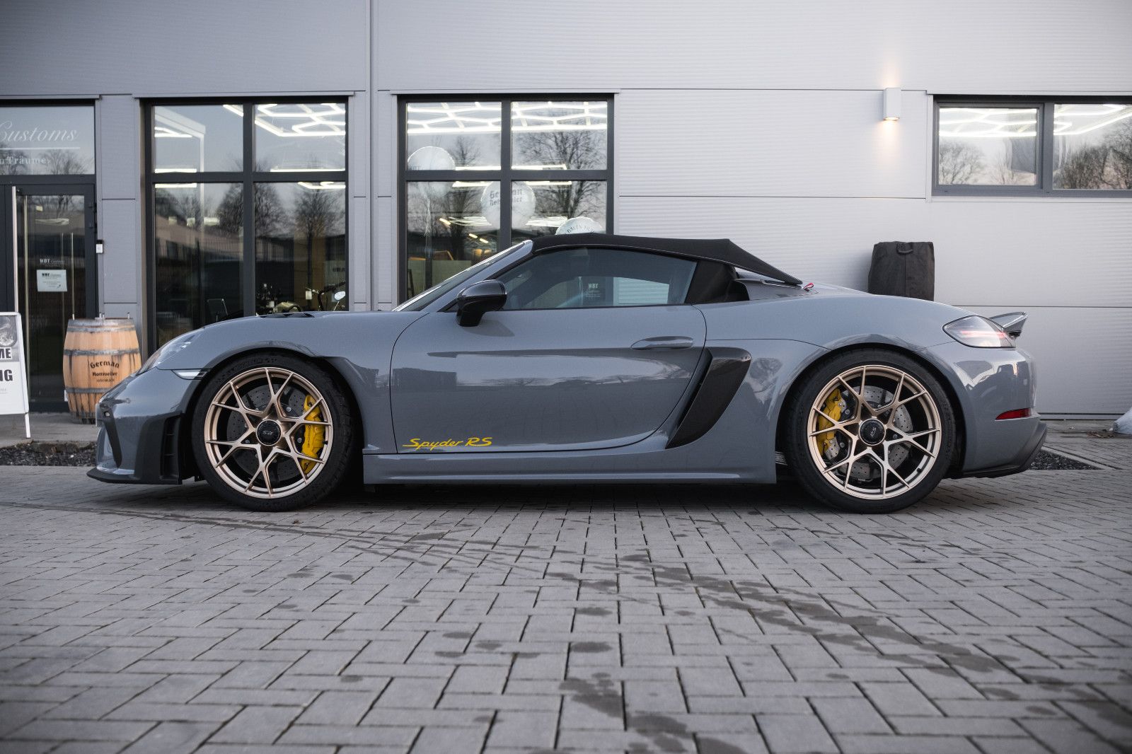 Fahrzeugabbildung Porsche Boxster 718 Spyder RS -Weissach-Lift-Kamera-PCCB