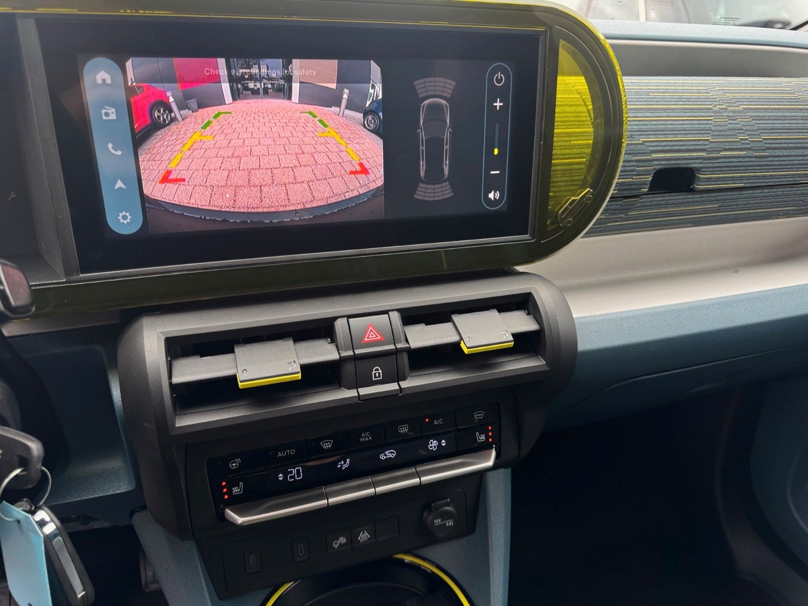 Fahrzeugabbildung Fiat Grande Panda 1.2 Hybrid eDCT Icon Navi Sitzhzg.