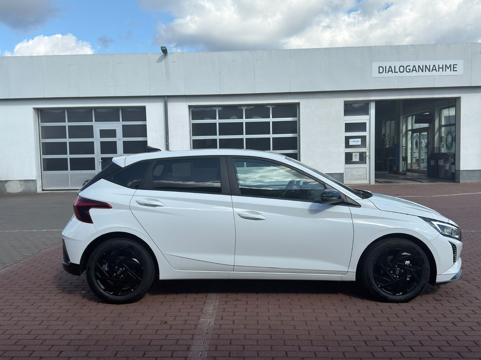 Fahrzeugabbildung Hyundai i20 1.0 T-GDI Blackline *Navi*RFKamera*LED*BOSE*