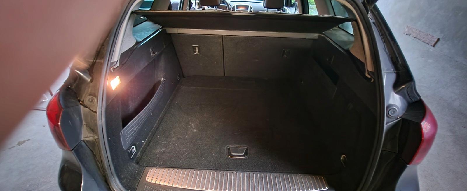 Opel Astra 2012 — interior