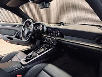 Porsche 992 - 8