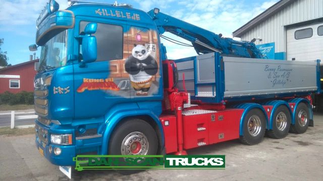 Scania R520 V8 Hiab 244 crane. 3 way tipper.