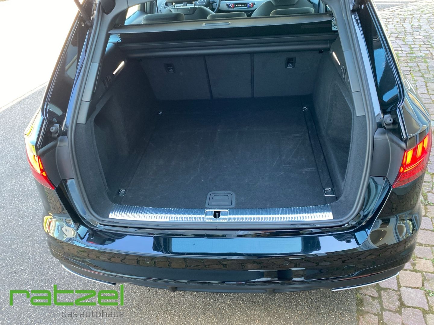 Fahrzeugabbildung Audi A4 Avant S line 40 TDI Navi LED ACC DAB SHZ Spur