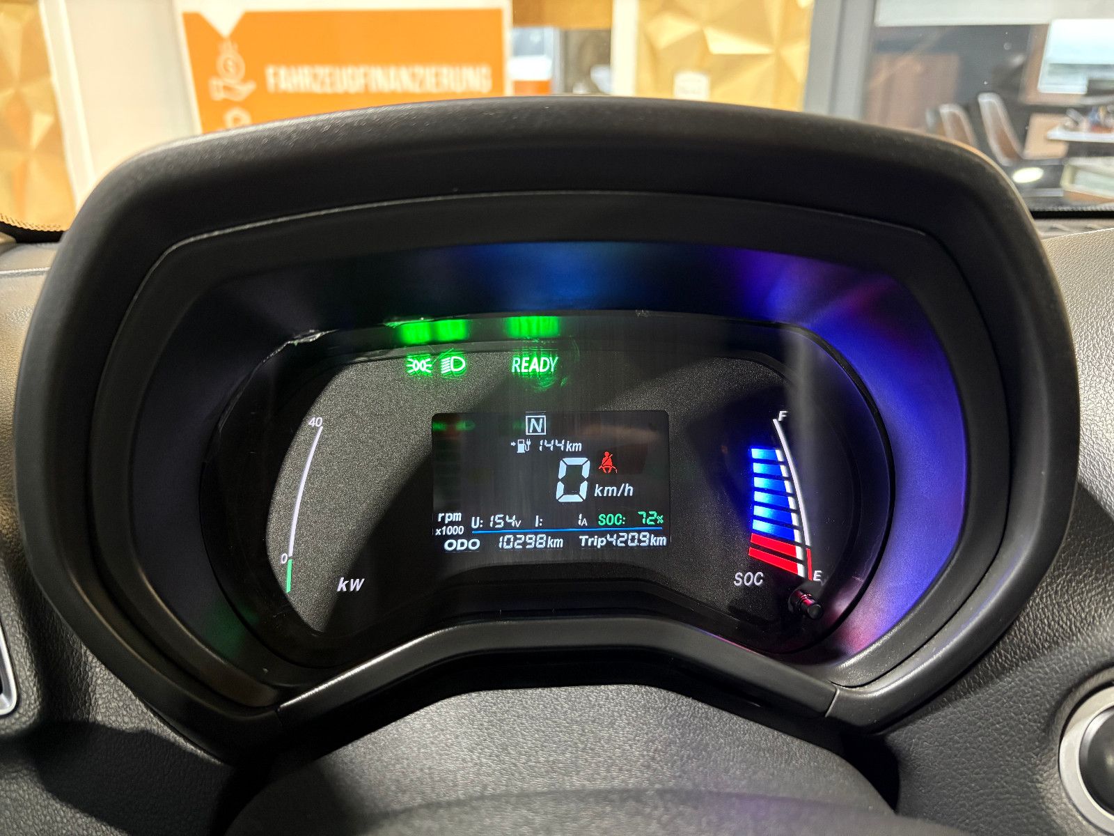 Fahrzeugabbildung Elaris PIO/KAMERA/APPLE/KLIMA/2-SITZ/AUTOMATIK