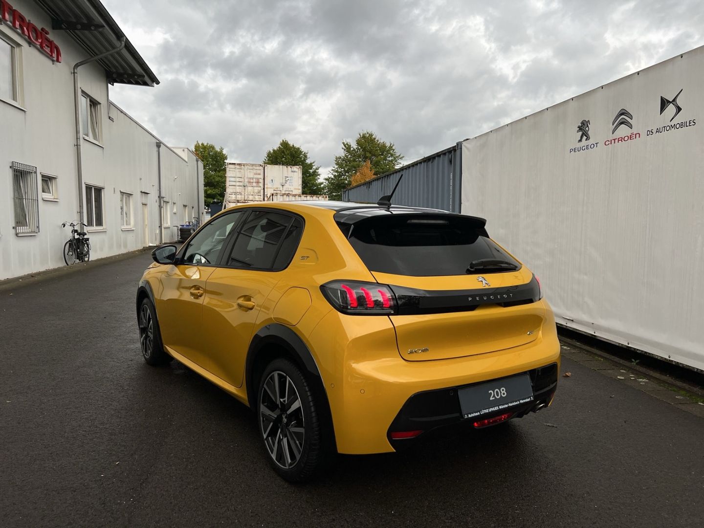 Fahrzeugabbildung Peugeot 208 GT 1.2 PureTech 100 Navi SHZ CarPlay