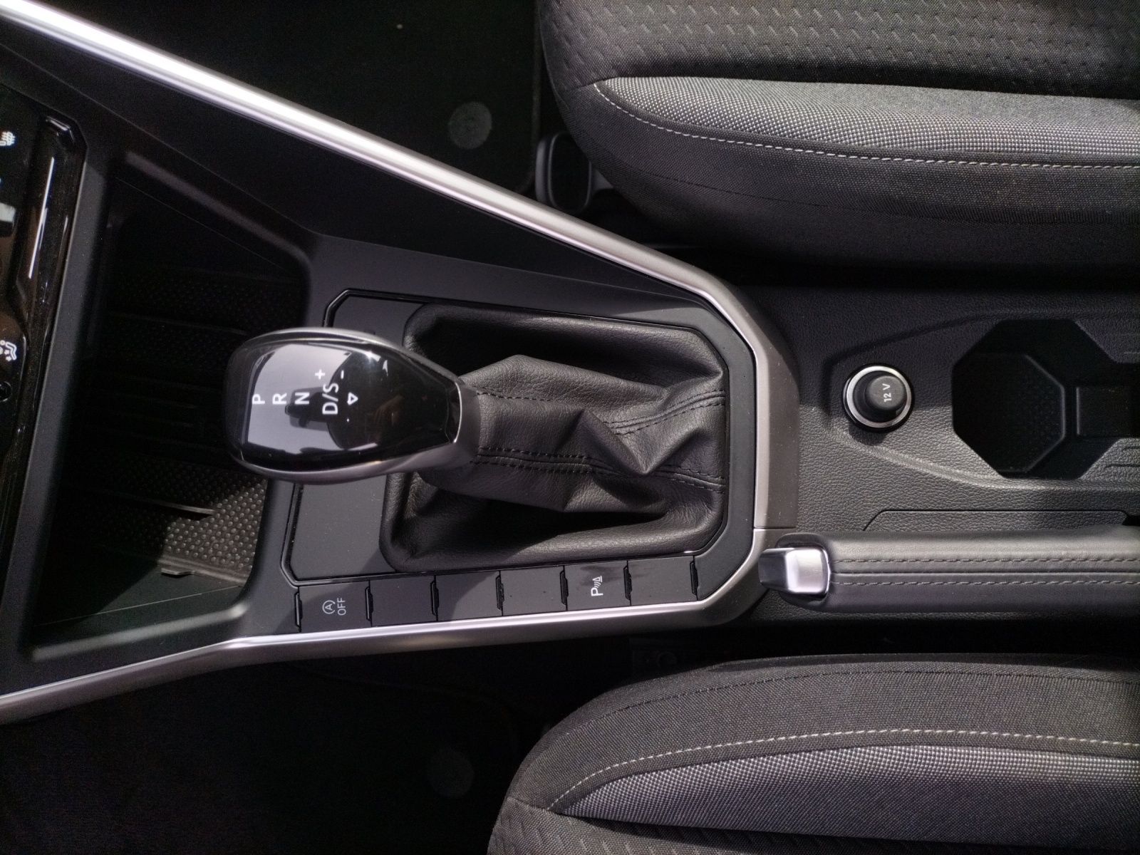 Fahrzeugabbildung Volkswagen Taigo TSI Life DSG LED Navi AID PDC SH LM