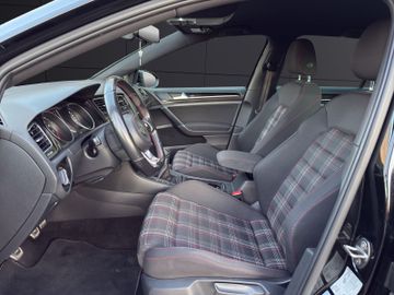 Volkswagen Golf - 9