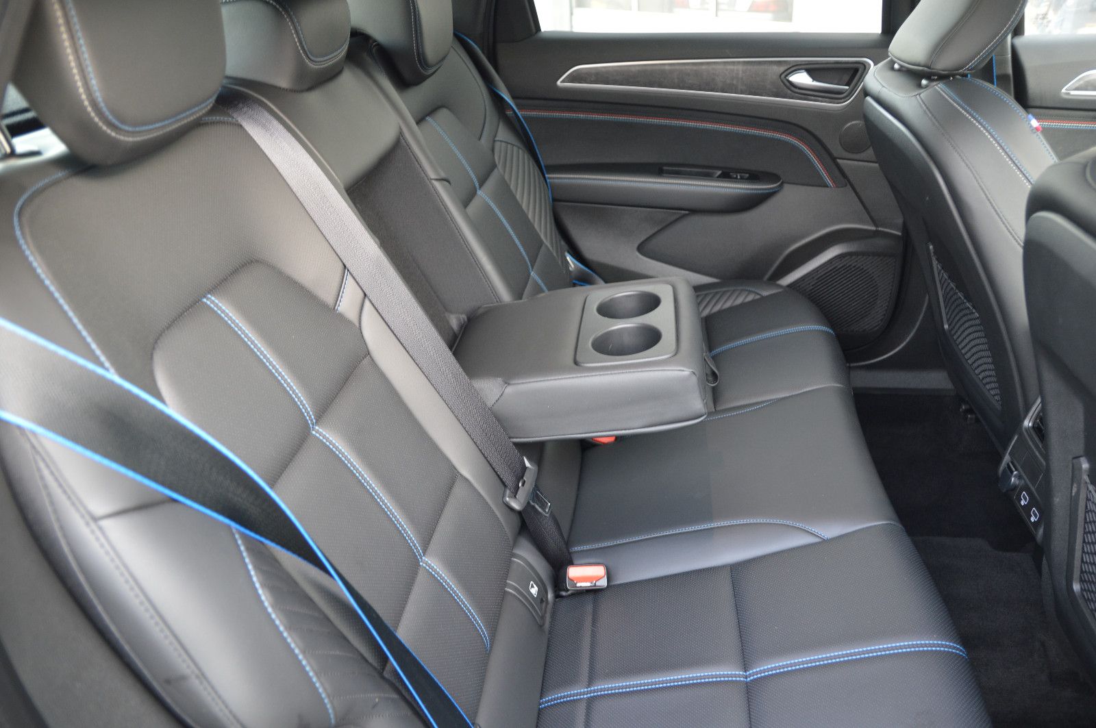 Fahrzeugabbildung Renault Arkana TCe 160 Mild-Hybrid Schiebedach Esprit A