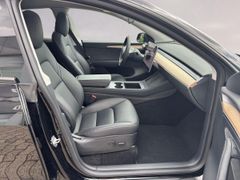 Fahrzeugabbildung Tesla Model Y Long Range Dual AWD