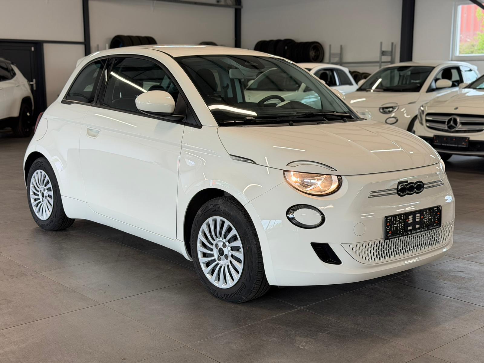 Fiat 500e 11KW+CARPLAY+TEMP+SPUR.ASS+STAND.HZ+NAVI+