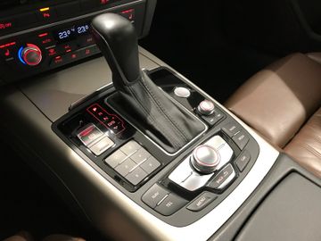 Audi A6 Lim. 3.0 TDI quattro AHK XEN LEDER NAV PDC BT