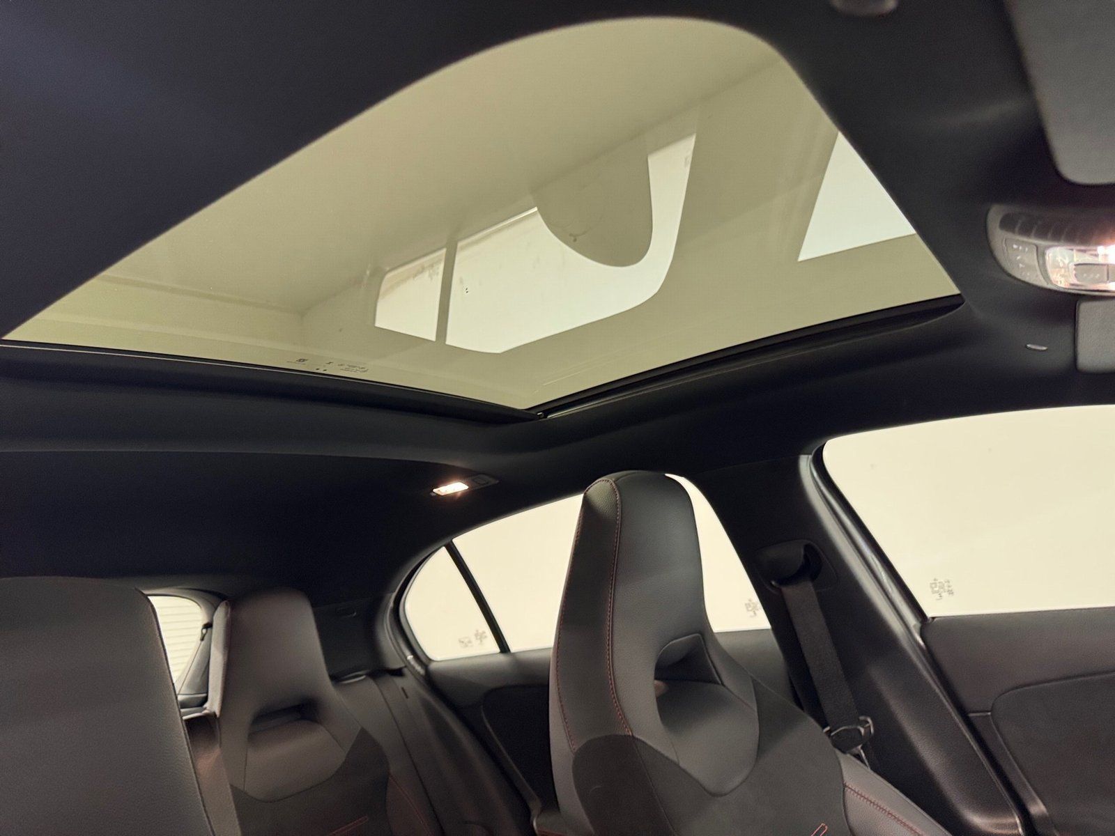 Fahrzeugabbildung Mercedes-Benz A 200 AMG*Pano*Kamera*LED*CarPlay*Ambiente*K-GO*