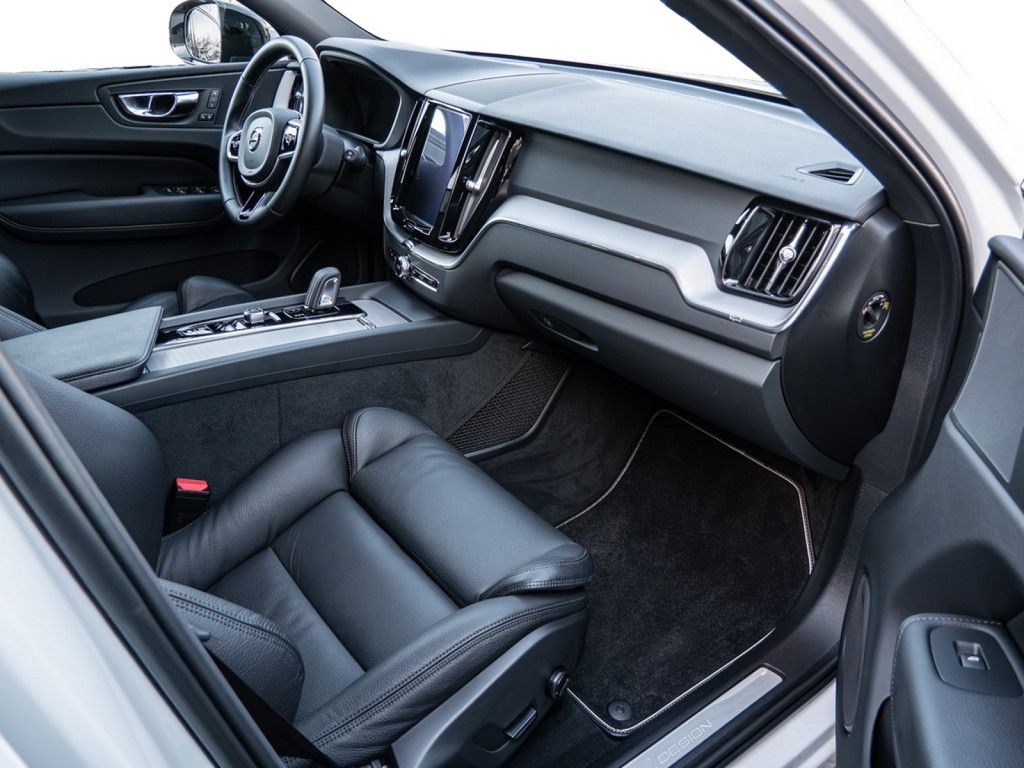 Volvo XC60 B4 Diesel R-Design AWD Pano ACC Leder foto 5
