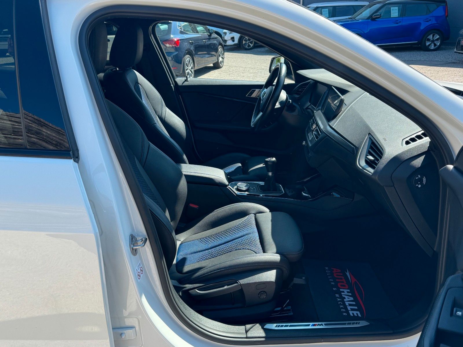 Fahrzeugabbildung BMW 118i F40 M Sport LED PDC Temp HiFi Navi LCProf.