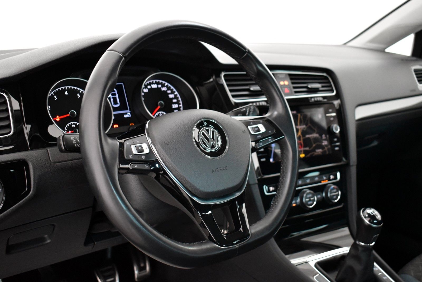 Fahrzeugabbildung Volkswagen Golf VII Lim IQ.DRIVE Navi,SH,PDC,ACC,ParkAssist