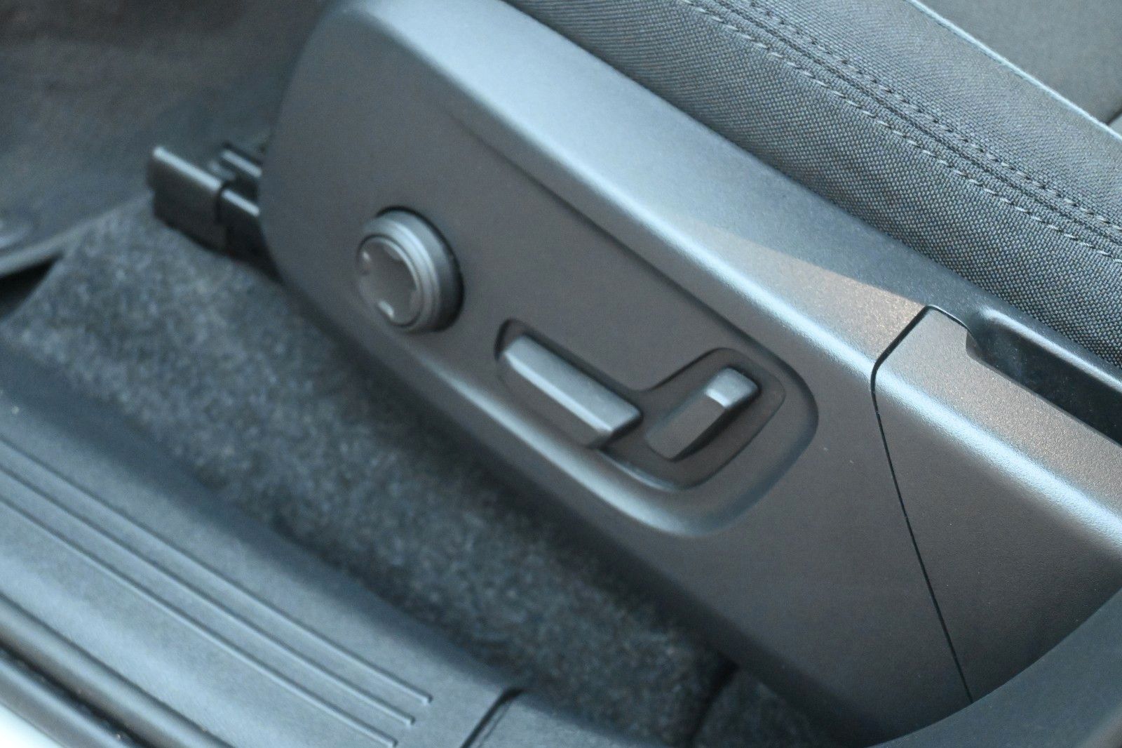 Fahrzeugabbildung Volvo C40 Twin AWD Ultimate 360°PANO°Stdhzg