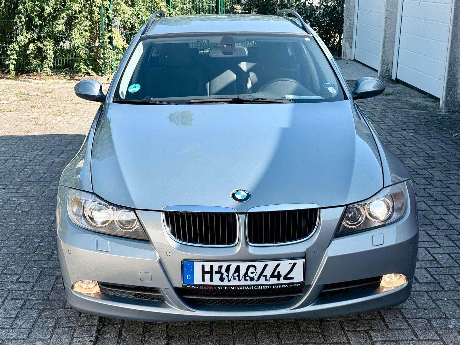 BMW 320 2006 — rear view