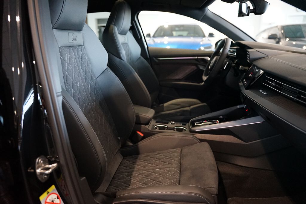 AUDI A3 Sportback 35 TFSI | 2x S line | Pano | Carbon AUDI A3 Sportback 35 TFSI | 2x S line | Pano | Carbon