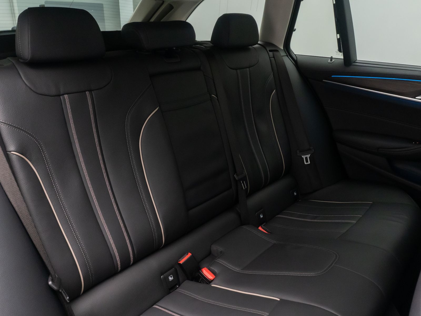 Fahrzeugabbildung BMW 530e Luxury Line DAB Laser Komfort H/K HUD Sport