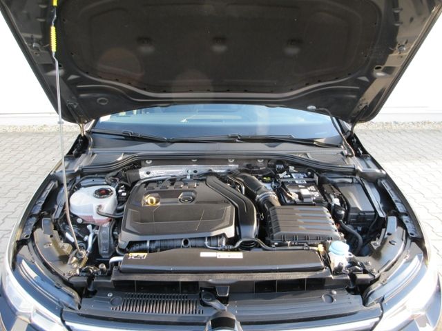 Golf VIII Variant 1.5 TSI Style AHK/PANORAMA/LED