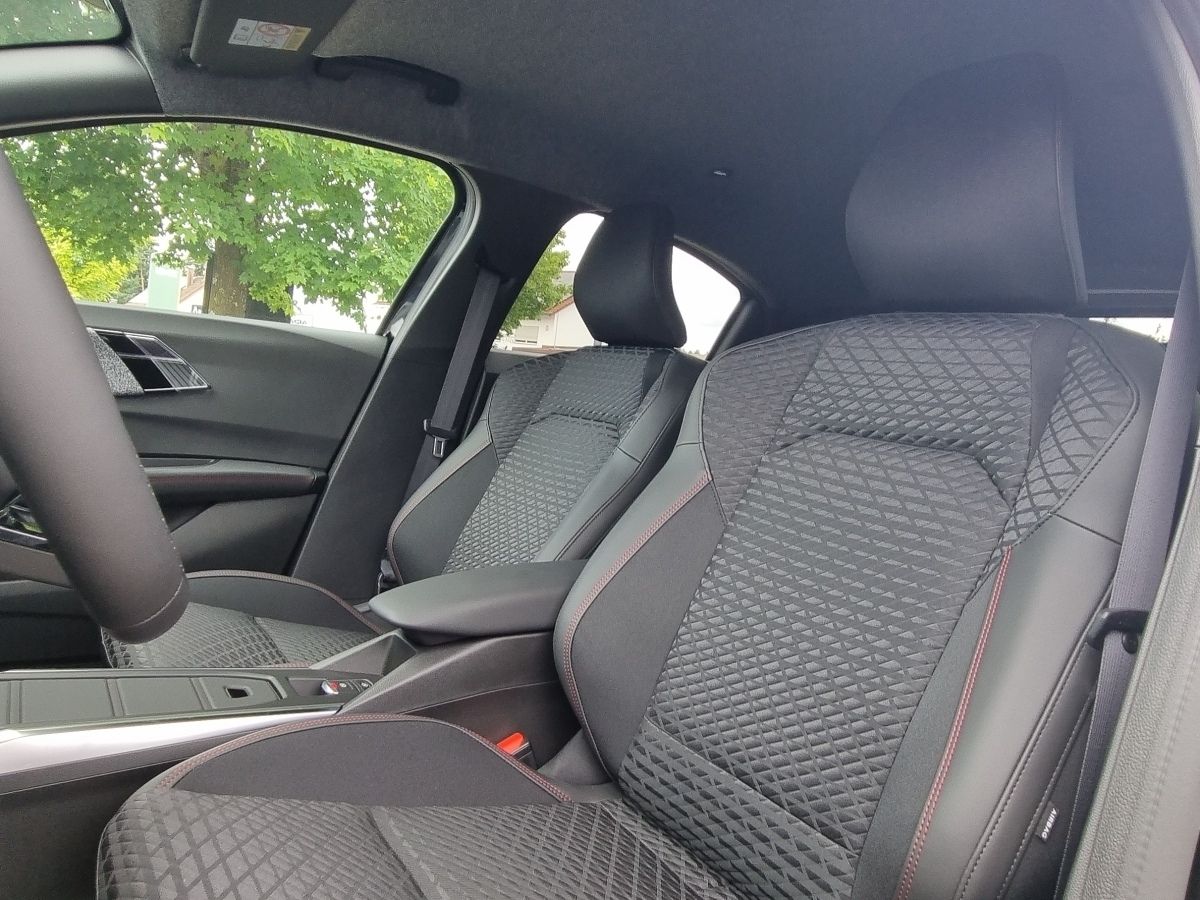 Fahrzeugabbildung Renault Clio Techno Full Hybrid E-Tech 160