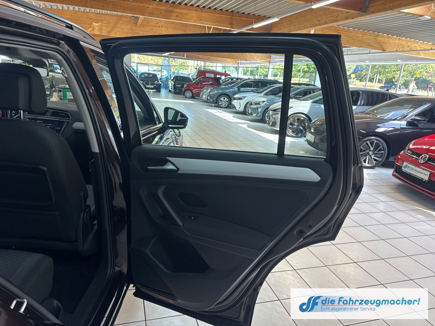 Fahrzeugabbildung Volkswagen Tiguan Comfortline BMT Start-Stopp 4Motion Navi