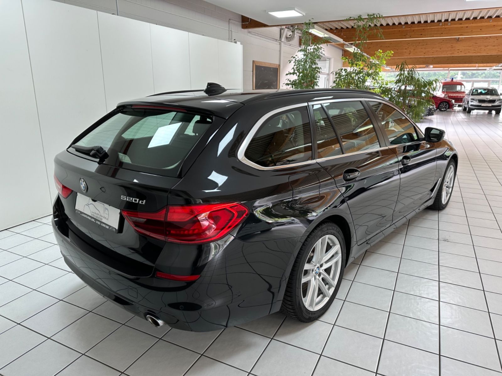 Fahrzeugabbildung BMW 520 d Touring *Leder, AHK*
