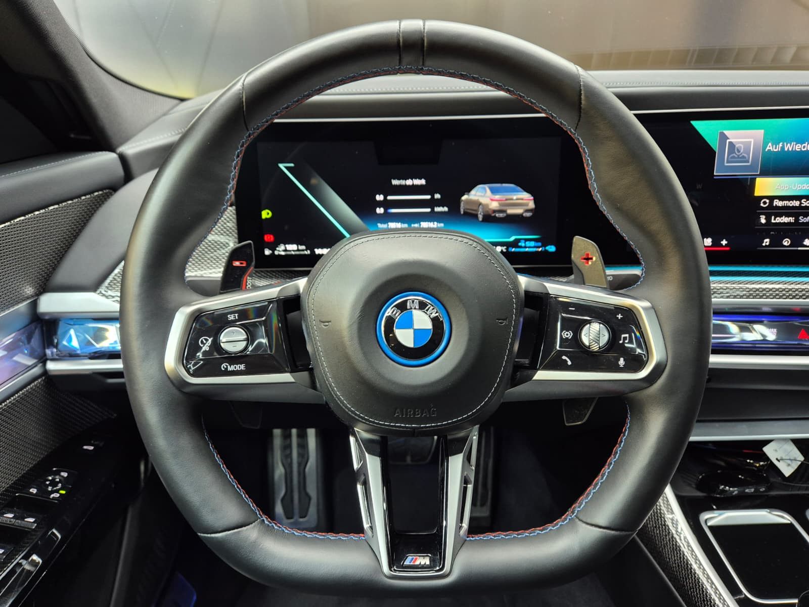 Fahrzeugabbildung BMW M760 e xD M PAKET+PANO+HEAD+SOFT+MEMO+B&W+360°+