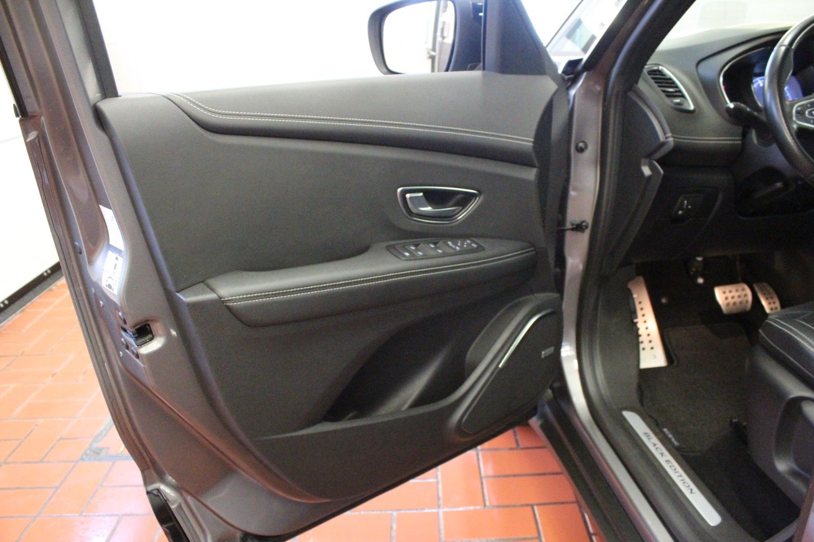 Fahrzeugabbildung Renault Grand Scenic Tce160 EDC Black*Panorama*