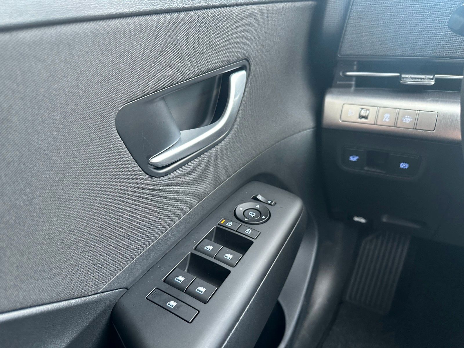Fahrzeugabbildung Hyundai Kona Hybrid Trend 1.6l 129PS Navi/SHZ!