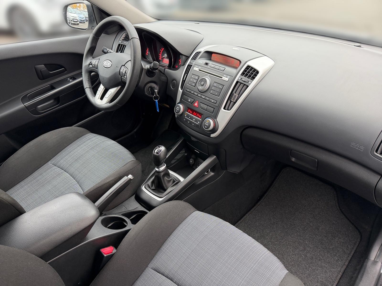 Kia cee'd 2013 — photo 14