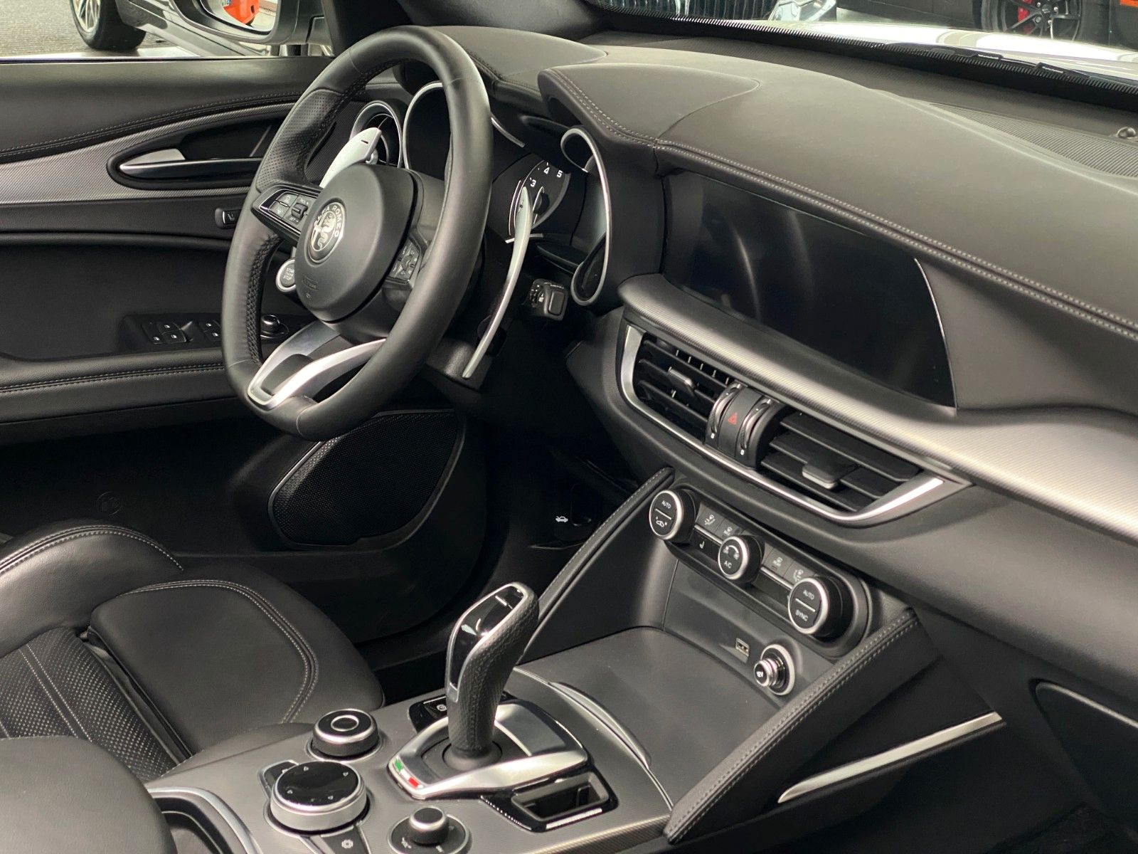 Fahrzeugabbildung Alfa Romeo Stelvio 2.0T Veloce Q4 ACC 20" Leder VOLL